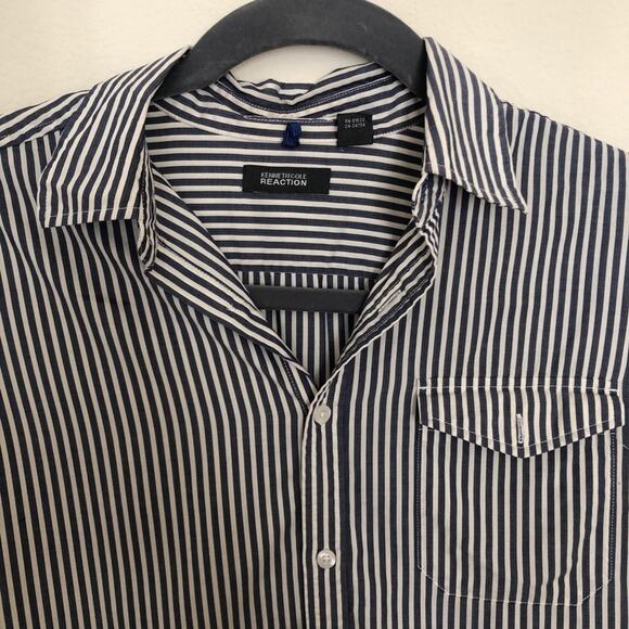 Kenneth Cole Reaction Stripe Button Medium - Picture 6 of 7